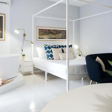 Glamorous Flat With Jacuzzi, King Size Bed And Small Balcony Perugia Bagian luar foto