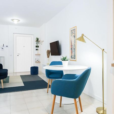 Glamorous Flat With Jacuzzi, King Size Bed And Small Balcony Perugia Bagian luar foto